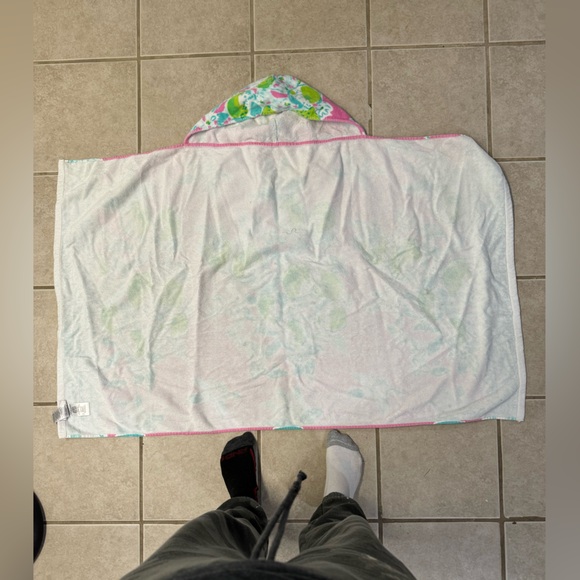 Lilly Pulitzer Pottery Barn Hooded Towel - Picture 3 of 3